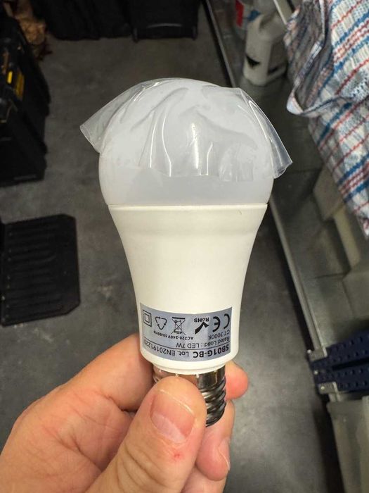 PROMOCAO - Lampadas Crepuscular 3000K E27 novas (9 unidades)