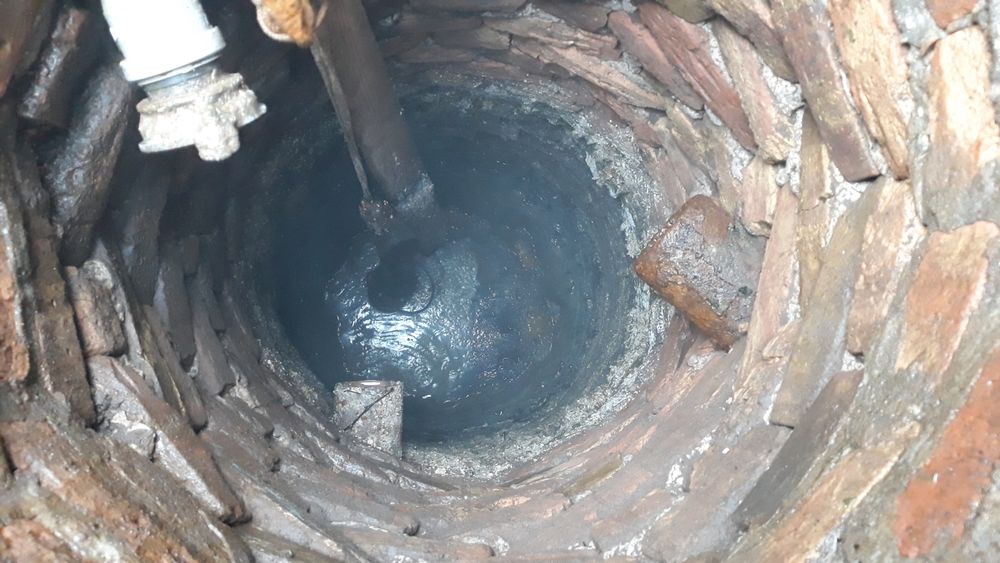 Чистка коллекторов.чистка сливных ям. Чистка выгребных ям ремонт