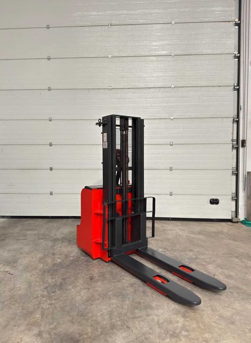 Stacker Elétrico 1500Kg.