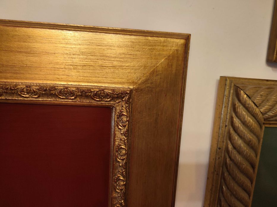 Quadro dourado em folha de ouro  passapartout grená