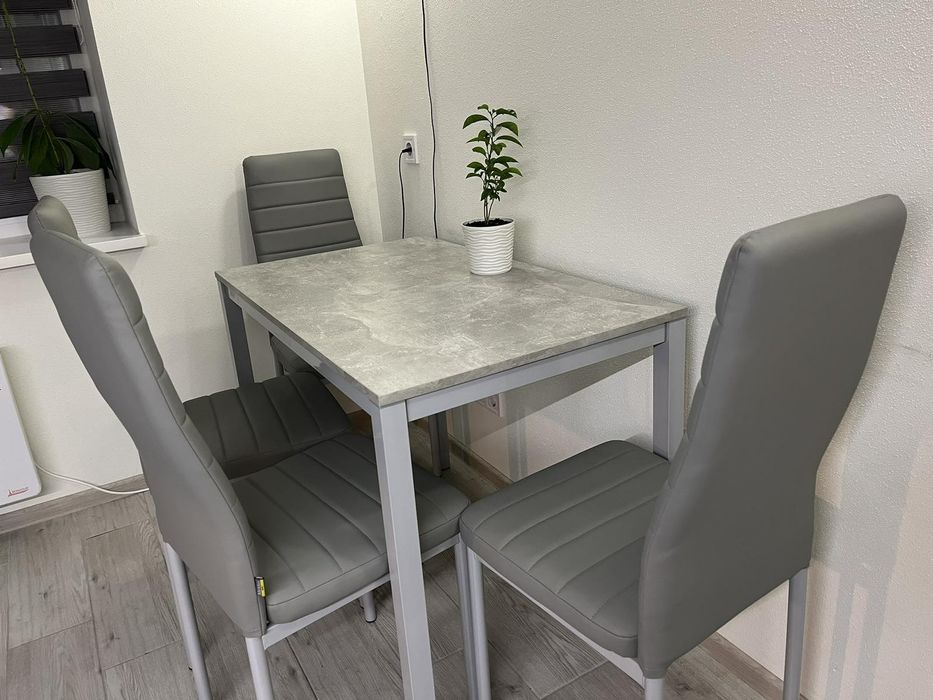 Комплект 4 стільці Комфорт і стіл, комплект для кухні, вітальні, кафе