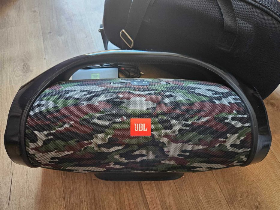 Głośnik JBL Boombox 1 w kolorze moro + Etui