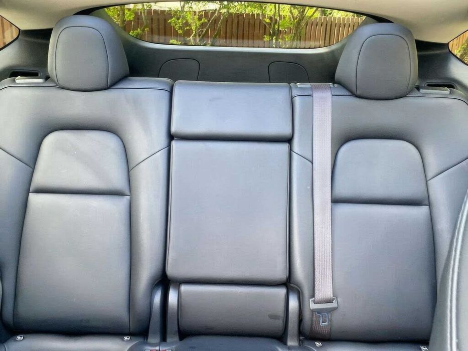 Tesla Model Y Long Range      2023