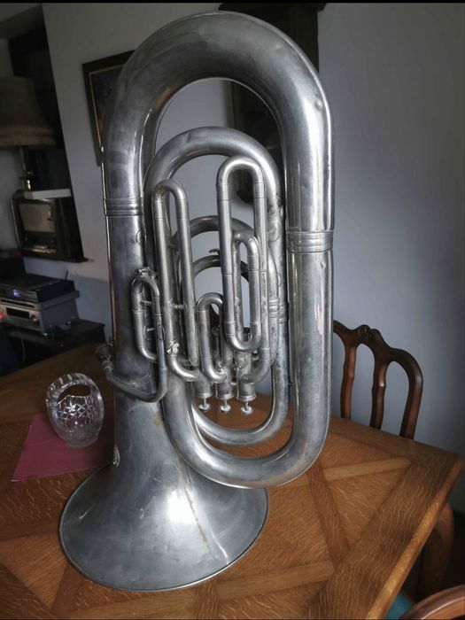 Tuba Milllon Bruxeles