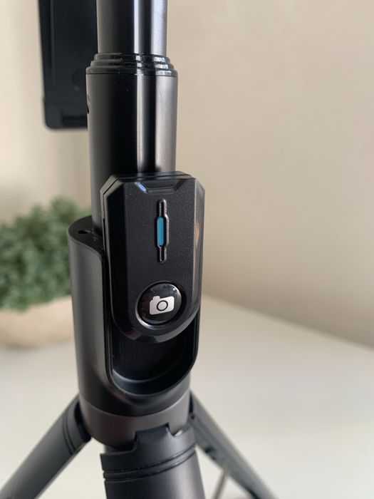 Монопод штатив 3в1 для смартфонов с Bluetooth пультом ДУ тринога