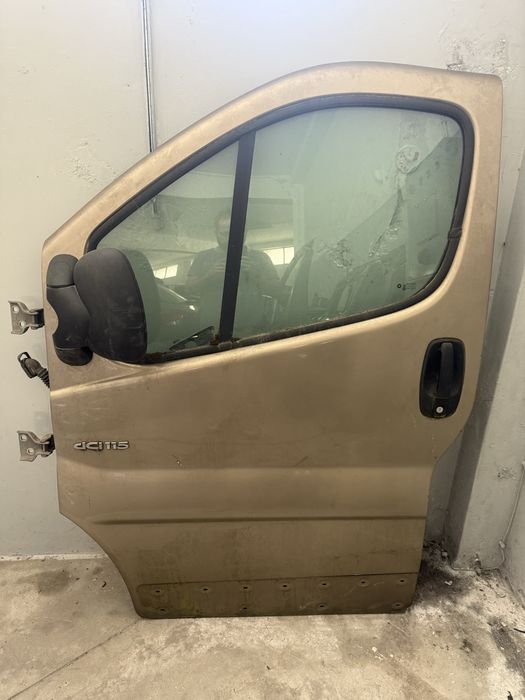 Porta Frente Esquerda Renault Trafic com Retrovisor