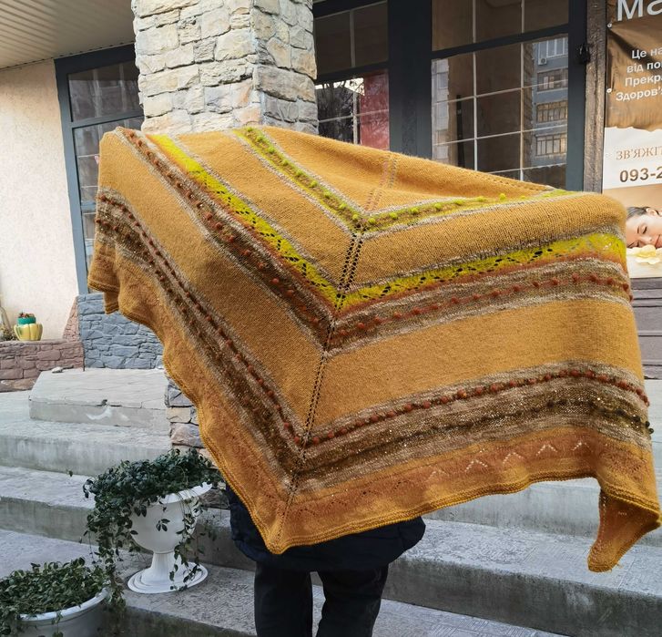 Шкарпетки, та шали, на подарунки