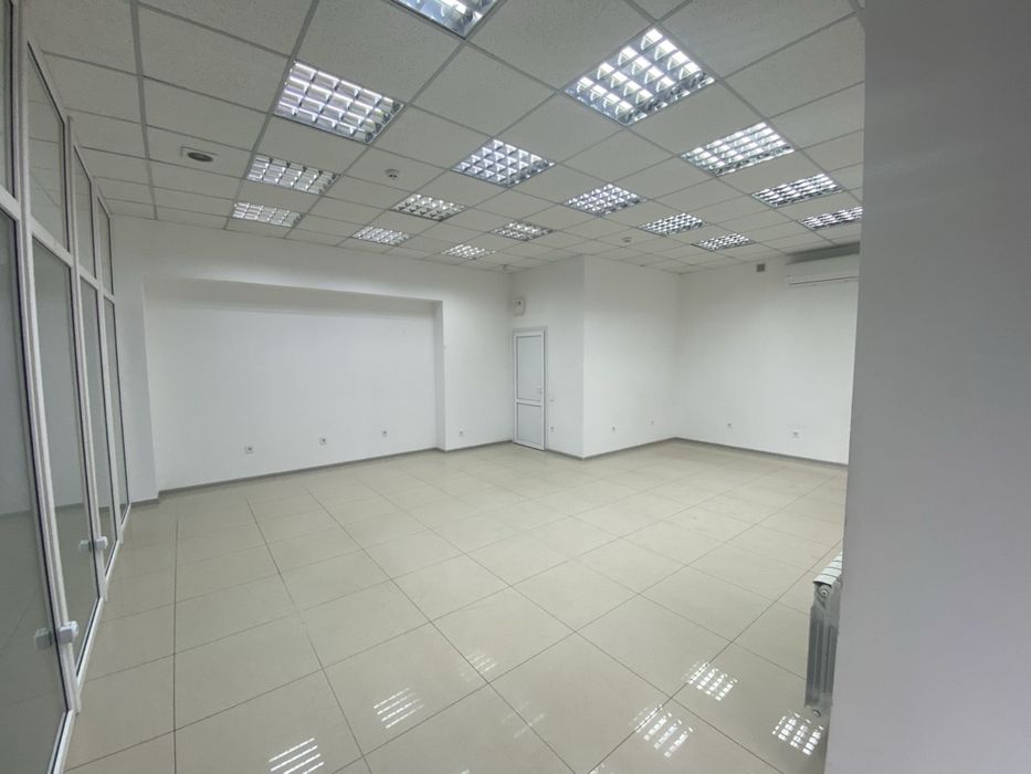 Продаж комерційного приміщення в р-ні Площі Перемоги.