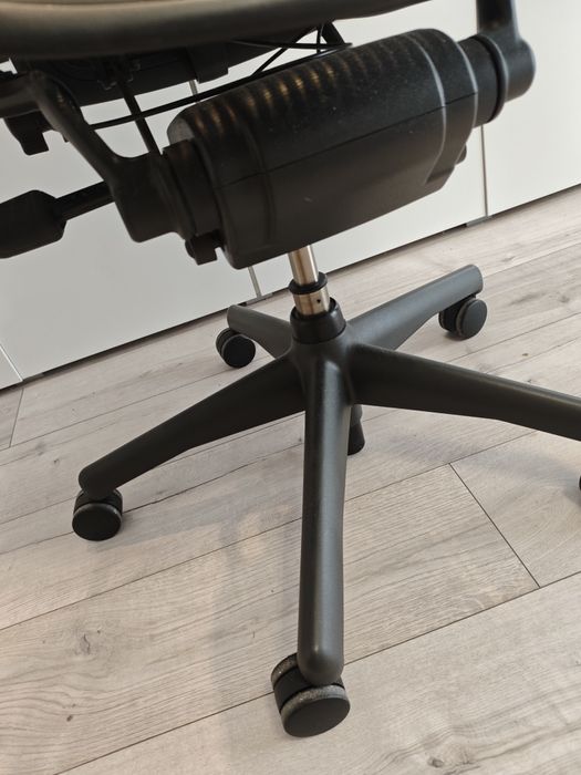 Herman Miller Aeron B  stan wzorowy fotel biurowy klasy premium