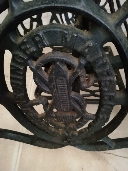 Relíquia Singer 1922 – Modelo 127K c/ Móvel e Pedal Original (104 Anos