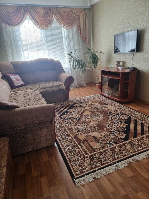 Сдаётся двухкомнатная квартира  посуточно/ почасово .Космос..центр..