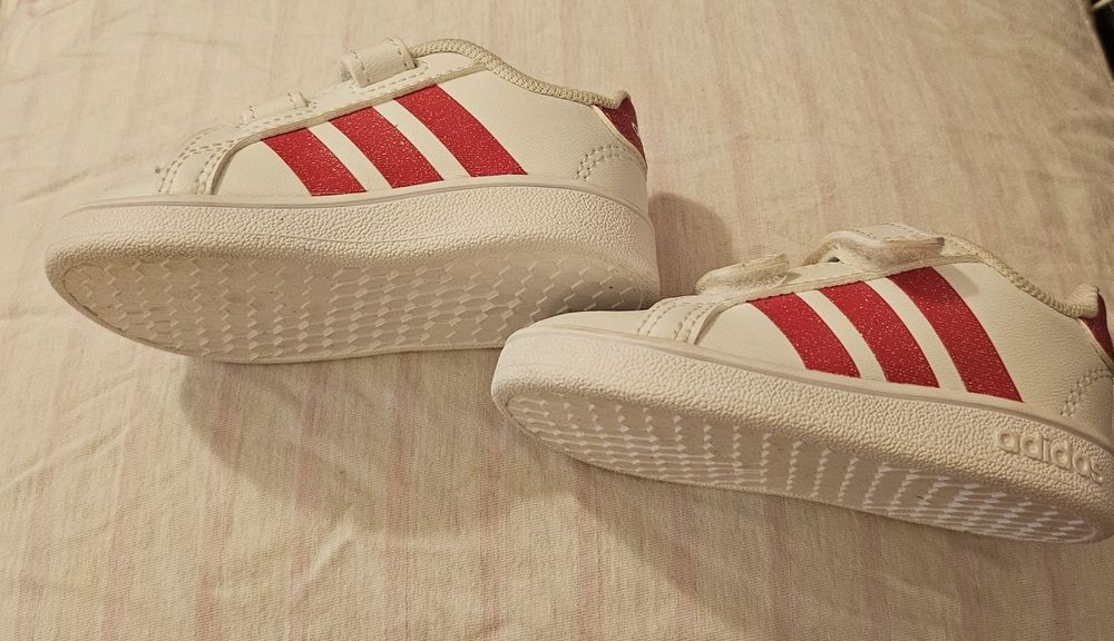 Ténis Adidas menina