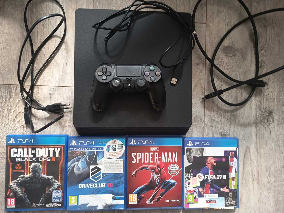 Konsola PS4 Slim