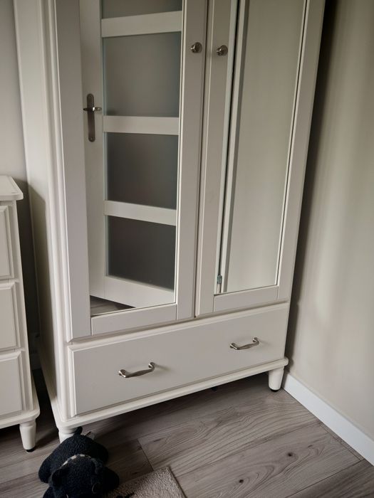 Szafa Ikea Tyssedal biała z lustrem i szufladą