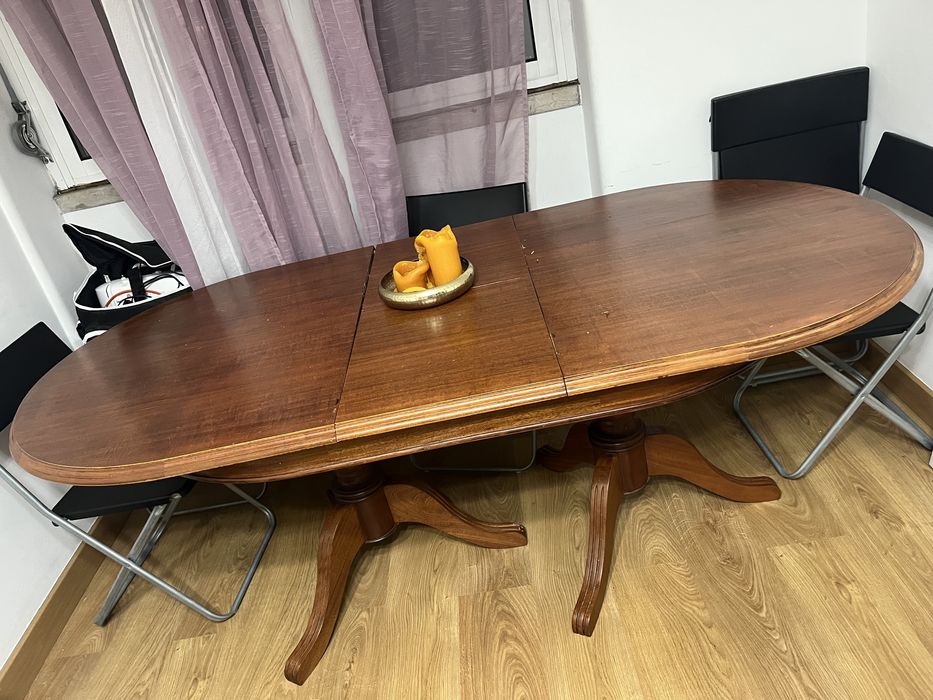 Extendable Wooden Table64285706722433121