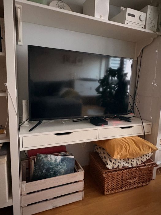 Estante com gavetas IKEA
