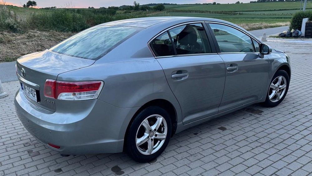 Toyota Avensis TOYOTA AVENSIS – Komfortowy i niezawodny sedan z 2010 roku, doskonały
