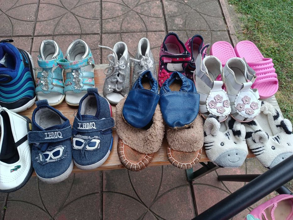 Karton butów od 18 do 24