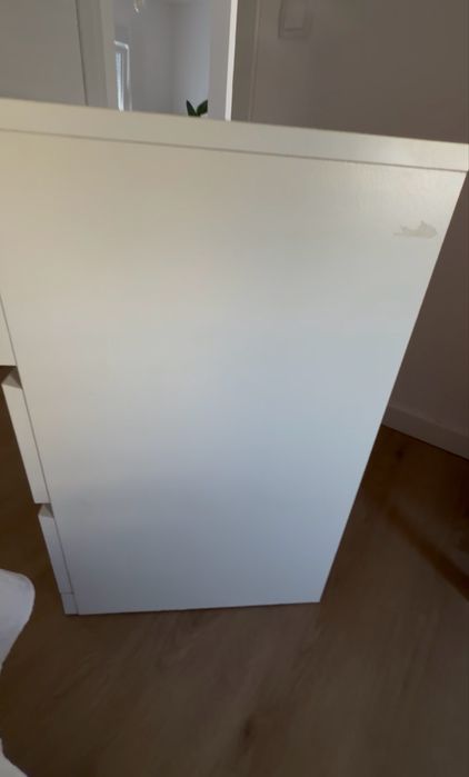 Comoda e mesa de cabeceira ikea