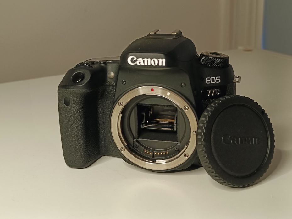 Canon EOS 77D, lustrzanka