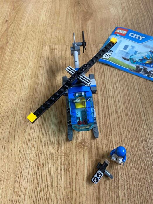 Helikopter z zestawu LEGO 60097 Plac miejski
