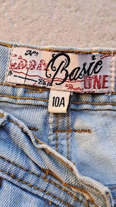 Calças de ganga = 3 pares 10 anos 2,50€ cada