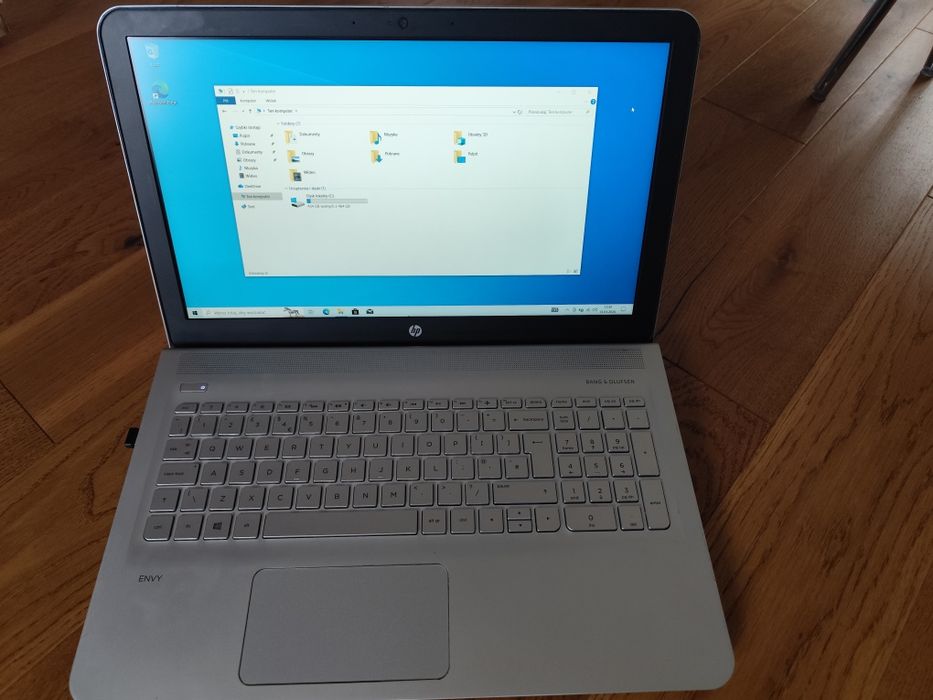 LAPTOP HP ENVY 15 15.6''' AMD A10-8700P 16GB ram, 500GB SSHD Seagate