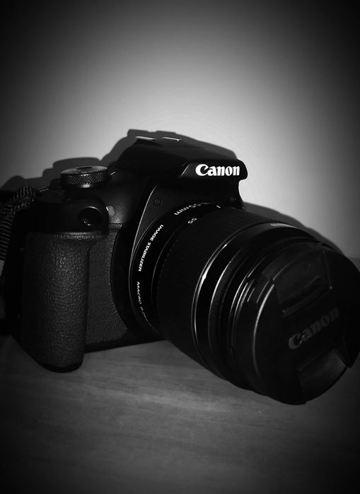 Lustrzanka Canon eos 2000d