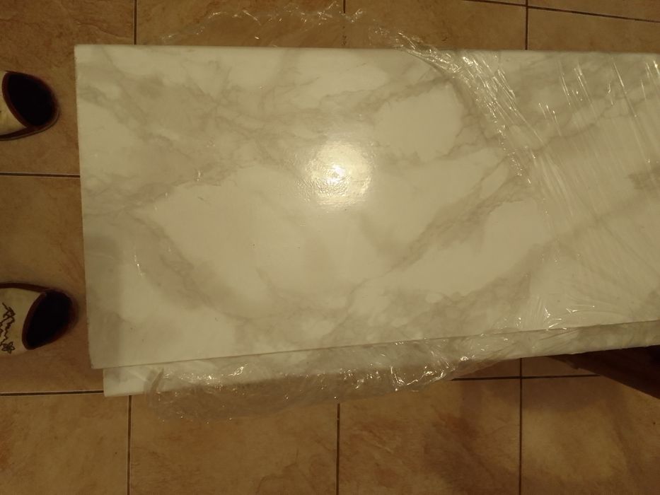 Sprzedam 3 sztuki nowych parapetów plastikowych dł. 125cm.,szer.20cm.