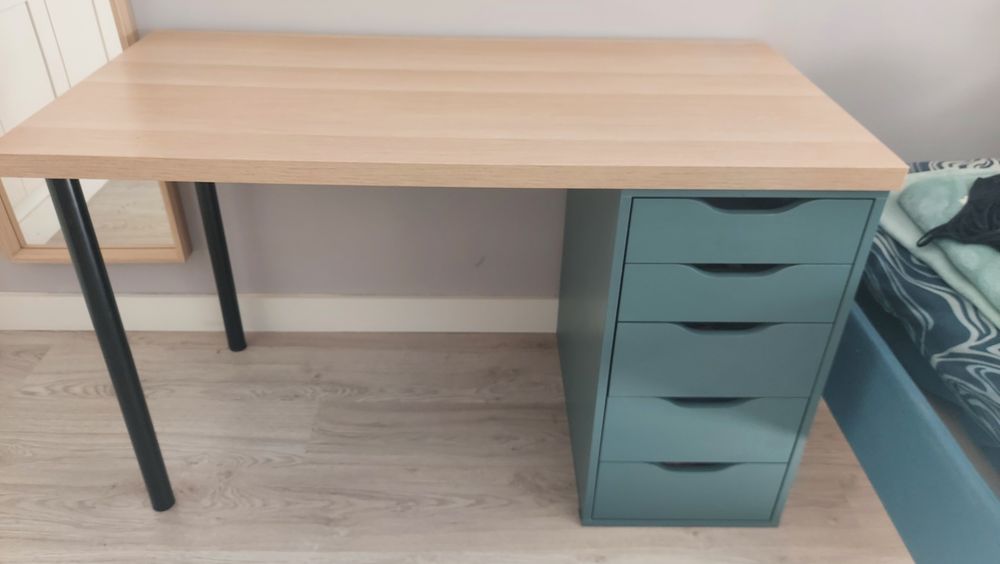 Secretária com gavetas  Ikea