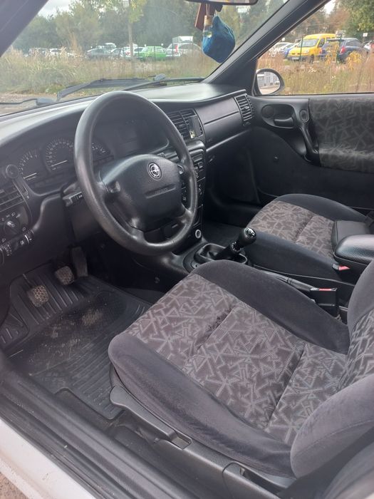 Opel vectra b 1.6 бензин