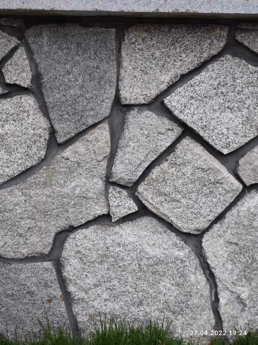 Kamień ozdobny , boniówka , granit , na elewację na mury
