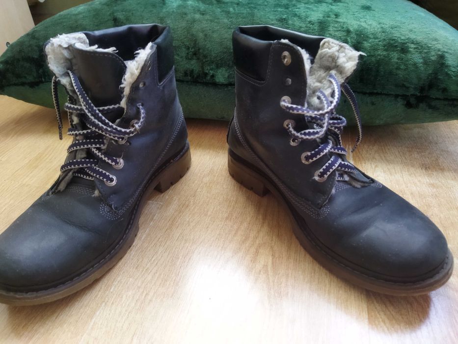 Продаются женские, зимние ботинки "Timberland".