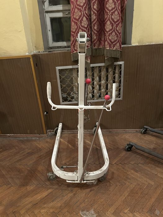 Гідравлічний кран для підйому інвалідів