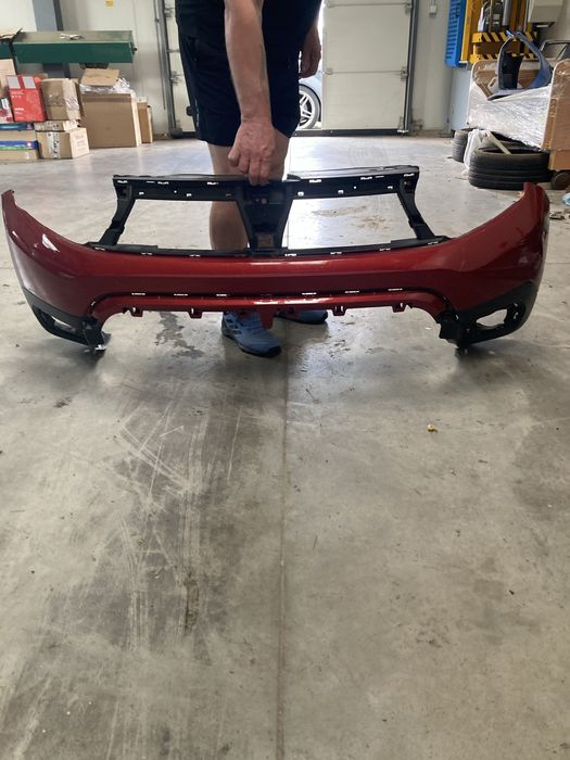 Zderzak przedni przód Dacia daster