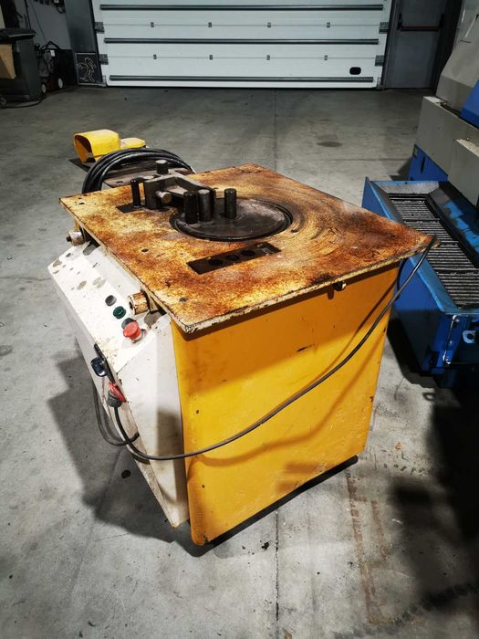 Máquina de cortar e virar ferro