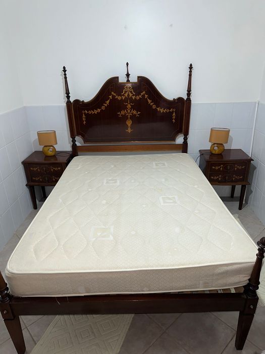Vendo cama , colchão, cabeceiras , cômoda e penteadeira