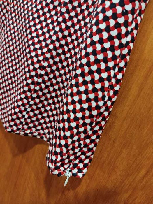 Blusa sem manga com fecho lateral