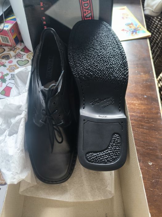 Buty dla ochrony, pracowników dozorujący, nowe r. 43 firmy Gianni Fera