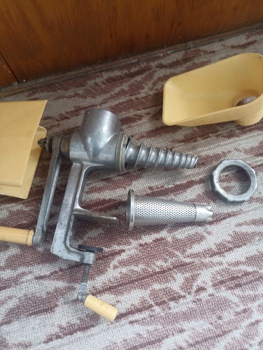 Продам ручную соковыжималку
