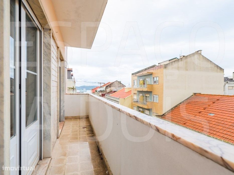 Apartamento T1 com Vista Rio e Varanda | Ajuda | Cozinha Equipada |...