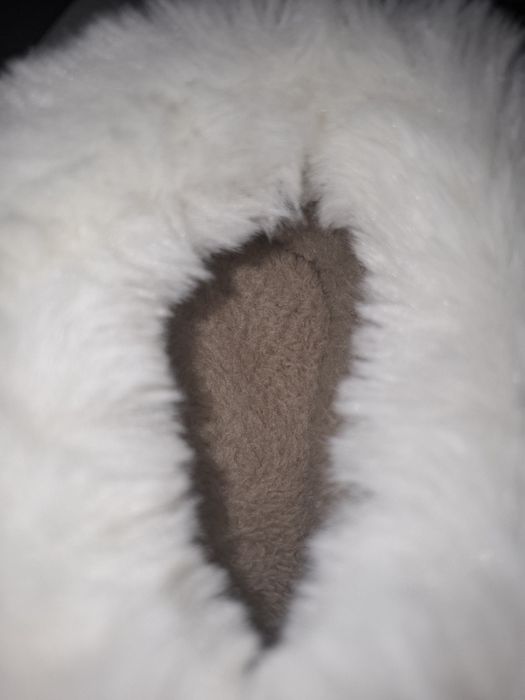 Тапочки зимові жіночі.