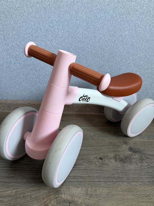 Велобіг рожевого кольору otto