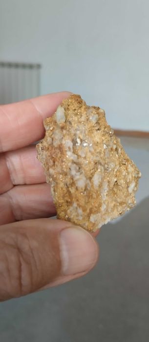 Pedra que penso conter minerais preciosos