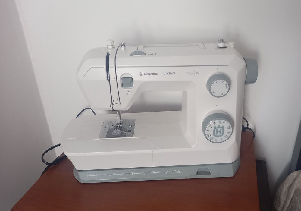 Maquina de costura Husqvarna ONIX 15