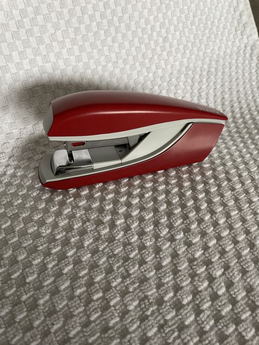 Zszywacz LEITZ 5505 czerwony
