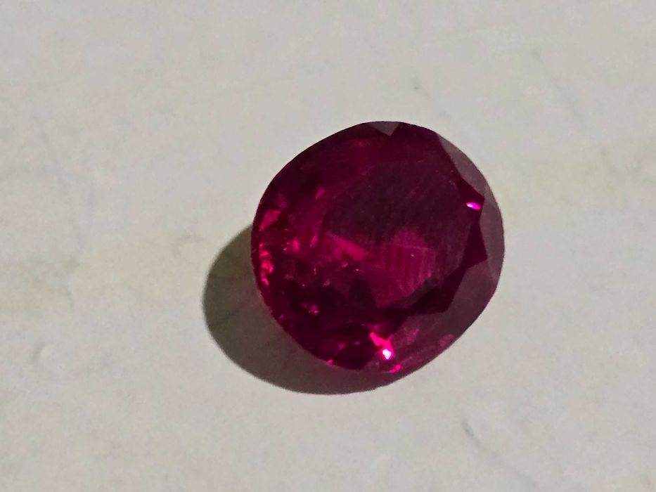 Syntetyczny Rubin Al2O3.  masa 8.95 ct moze byc do sygnetu i bizuterii