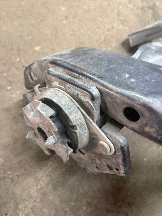 Uchwyt poduszki kabiny Dodge Ram po 2018 roku