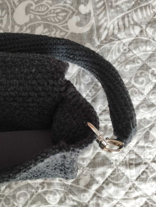 Mala em crochê nova