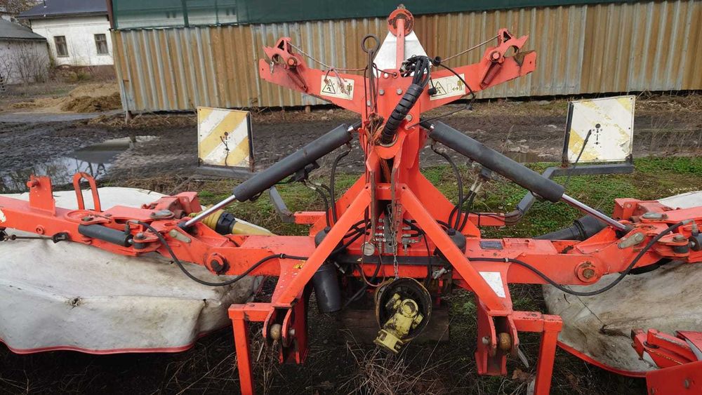 Zestaw Kosiarek tylna KUHN GMD 8730 F-FF i frontalna KUHN GMD 802 F-FF